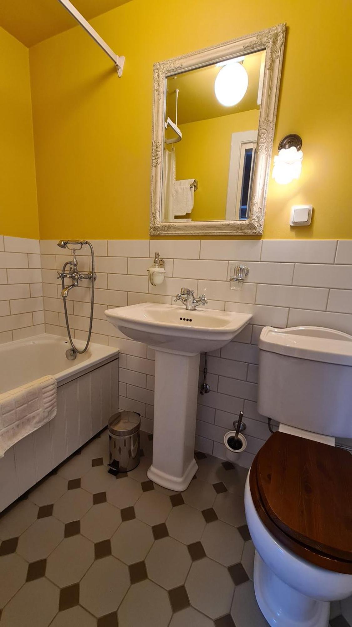 Lahe Guesthouse 합살루 외부 사진