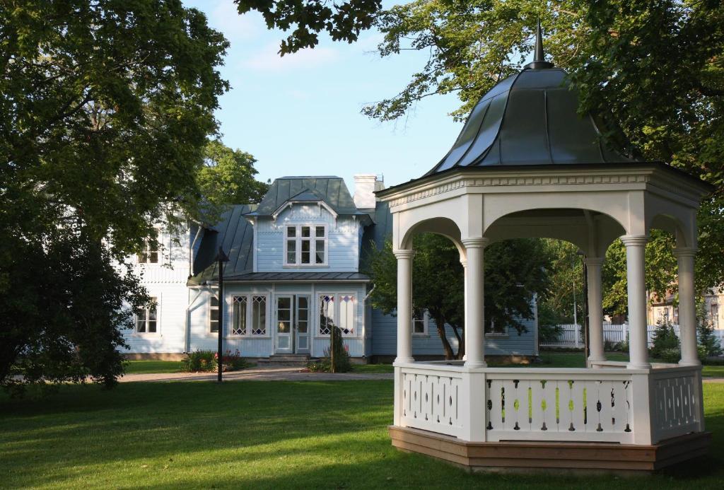 Lahe Guesthouse 합살루 외부 사진